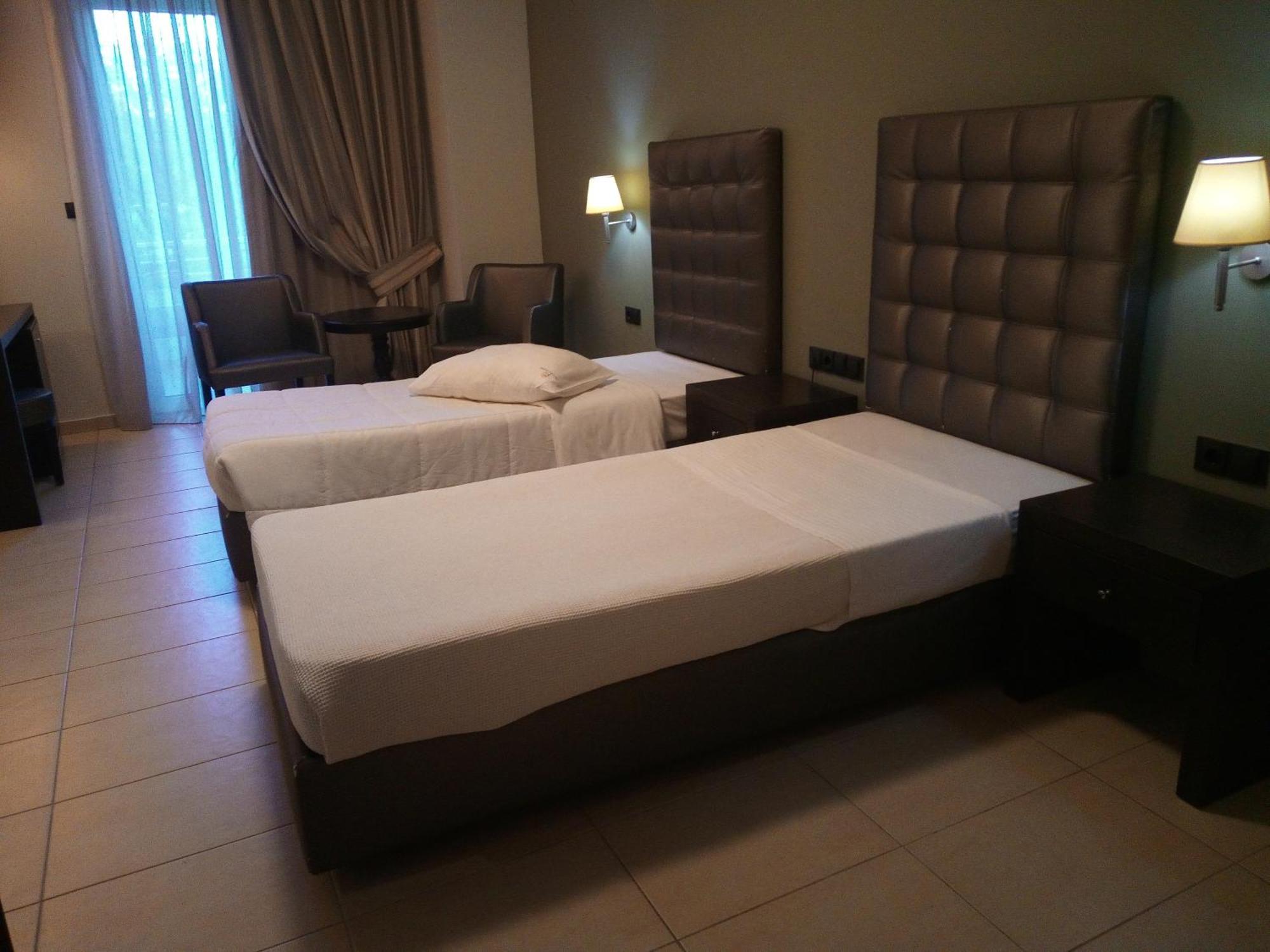 Amalias Hotel Kourouta Exterior photo
